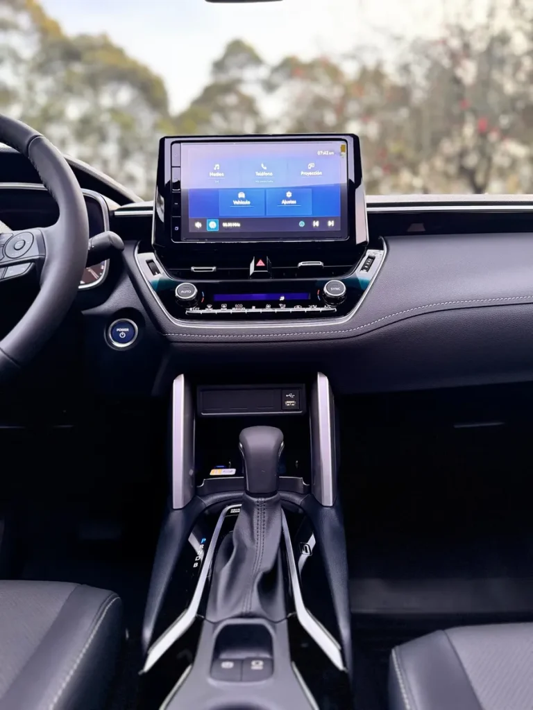 Toyota Cross Híbrida 2025 interior
