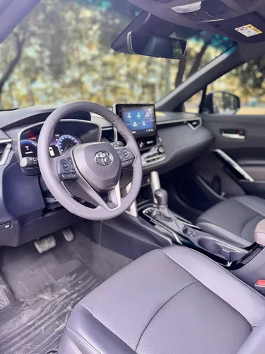 Toyota Cross Híbrida 2025 Interior